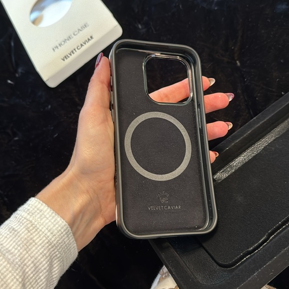 Velvet caviar phone case - Picture 4 of 4